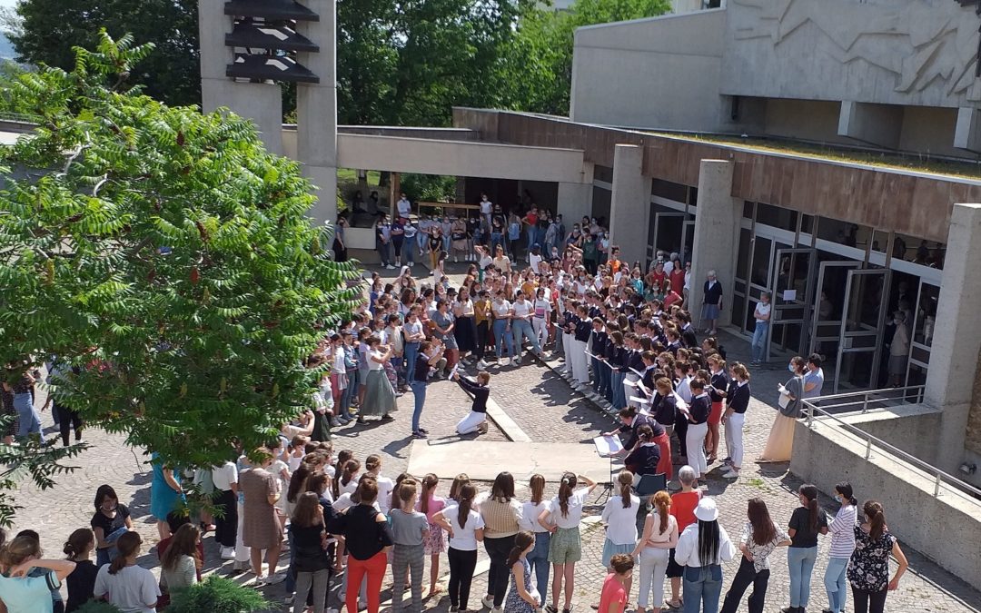 Les Terminales offrent aux plus jeunes un jour de fête !